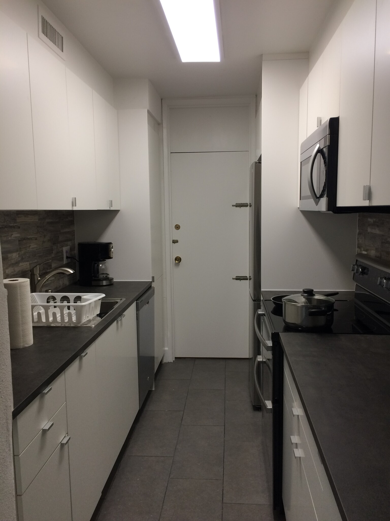 Building Photo - 540 Kelton Ave