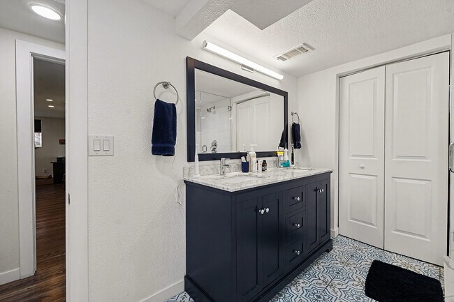 Building Photo - 3030 Monroe St