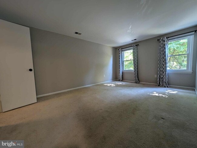 Building Photo - 11 Starlight Ct