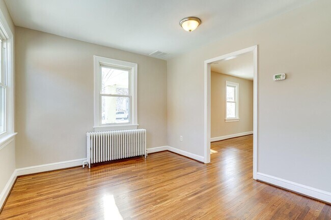Building Photo - 530 E Alexandria Ave