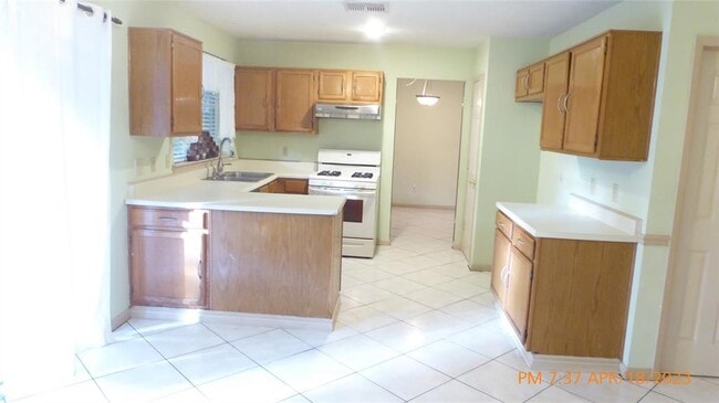 Building Photo - 9402 Towerstone Dr