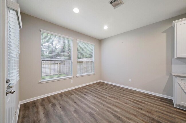 Building Photo - 130 W Burberry Cir