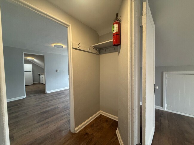 Building Photo - 407 N 12th St