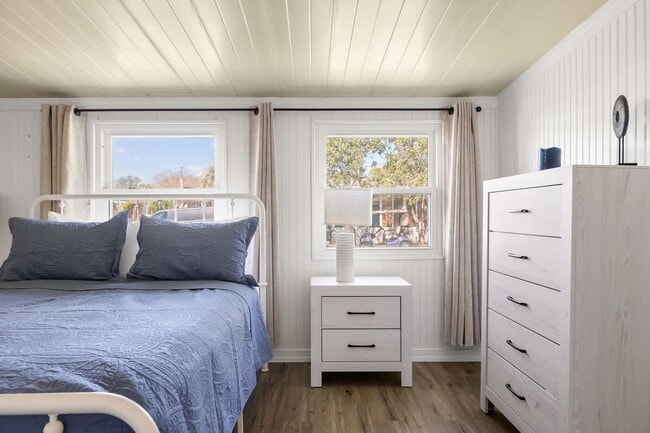 Building Photo - 10034 Hamp Dr