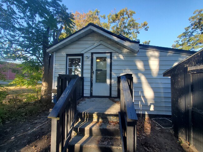 Building Photo - 2646 Reynolds St