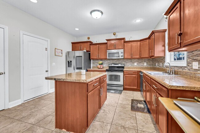 Building Photo - 3342 Cotham Ln