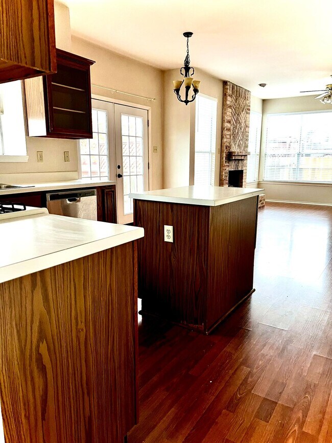 Building Photo - 2904 wren circle