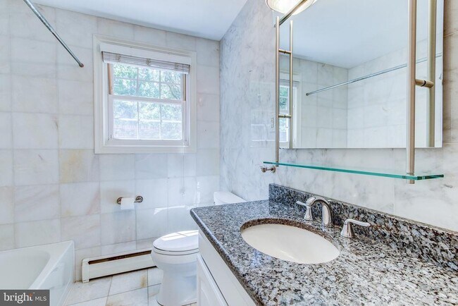 Building Photo - 3809 Great Neck Ct