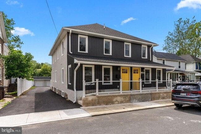Building Photo - 334 Maple Ave