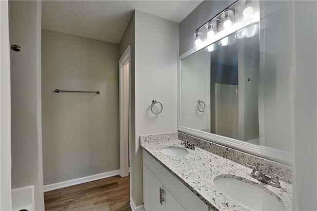 Building Photo - 6161 Longwood Chase