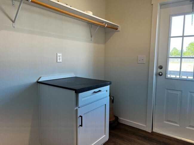 Building Photo - 100 Biloxi Ct