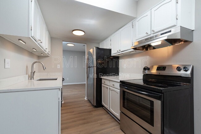 Building Photo - 1617 Congressional Ct