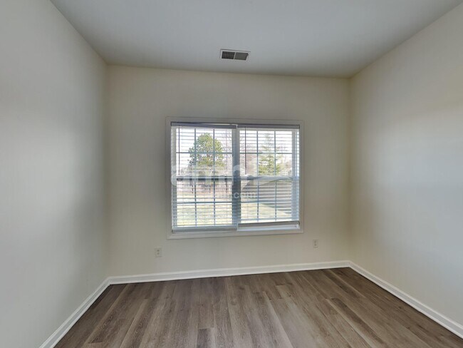 Building Photo - 1361 Pondhaven Dr