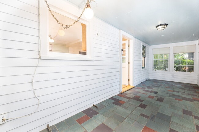 Building Photo - 73 Westledge Rd