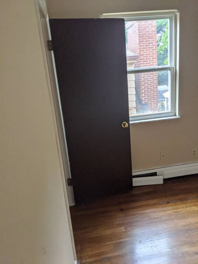 Building Photo - 1011 Winfield Ave