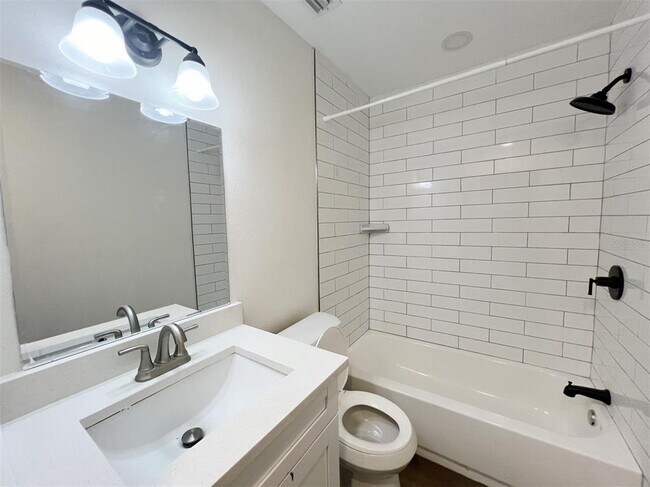 Building Photo - 1016 9th Ave NW