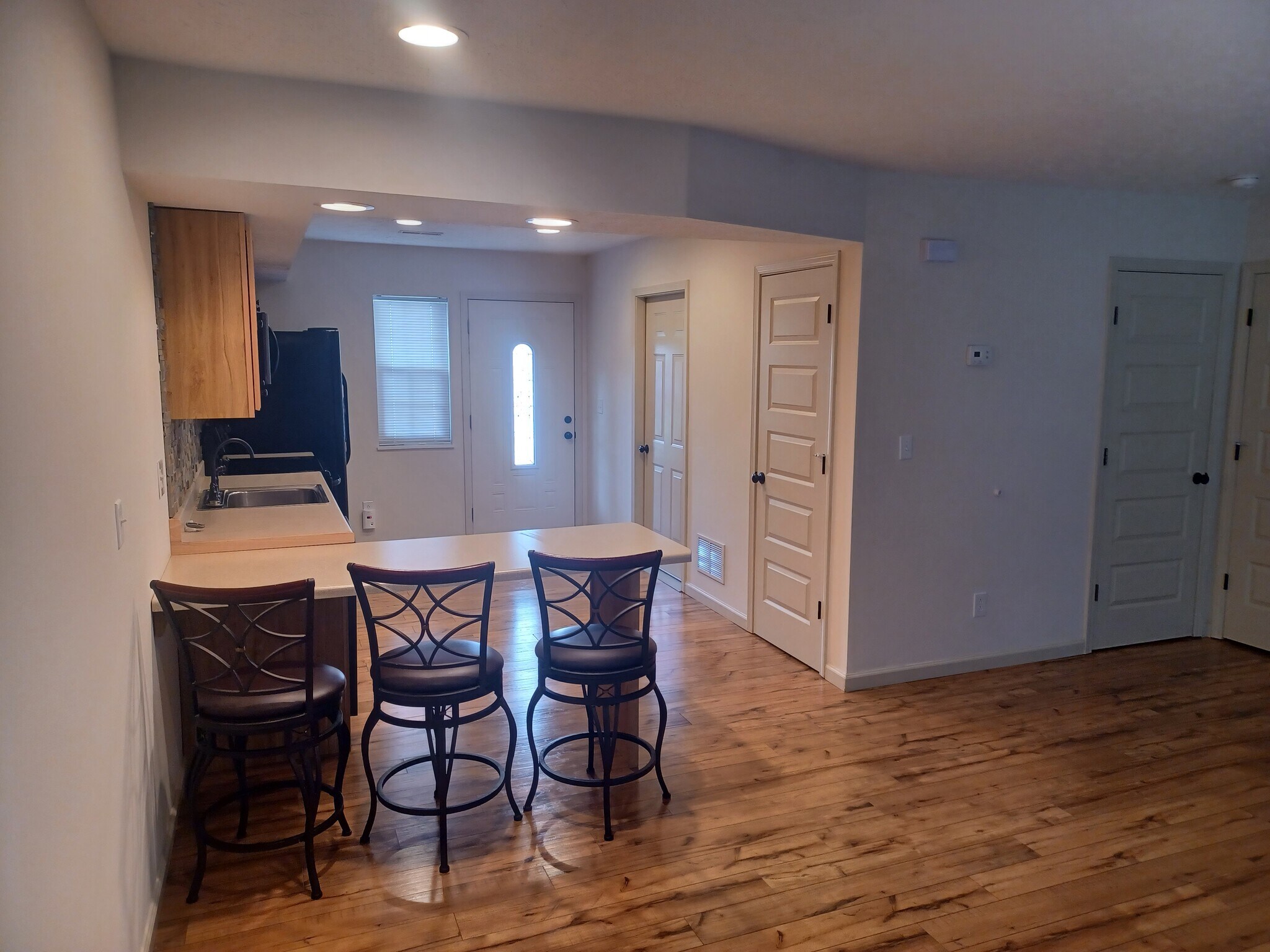 Building Photo - 811 Island View Dr
