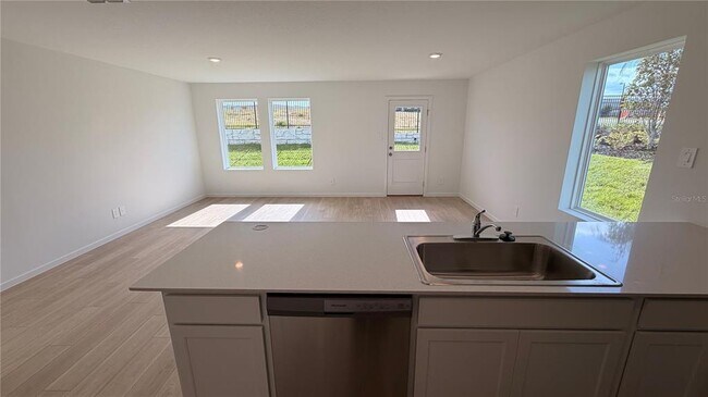 Building Photo - 806 Lynx St