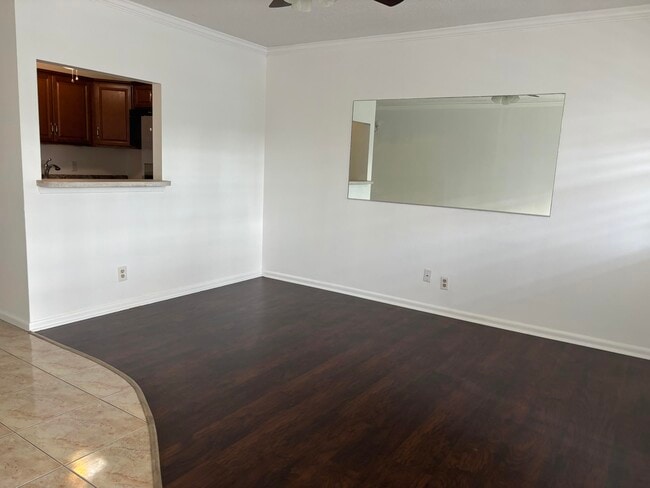 Building Photo - 106 Windsor E