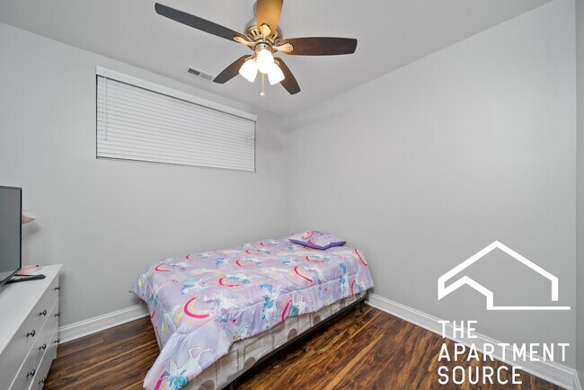 Building Photo - 738 N Avers Ave