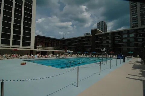 Building Photo - 1560 N Sandburg Ter