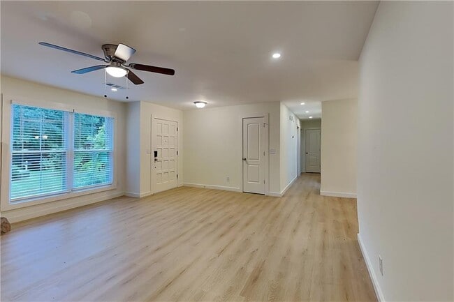 Building Photo - 1402 Mountain Overlook