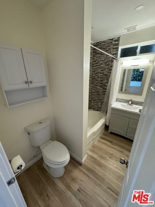 Building Photo - 1636 N Beverly Glen Blvd