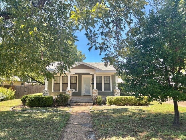 Building Photo - NOW AVAILABLE - Charming Home + Tons of Sp...