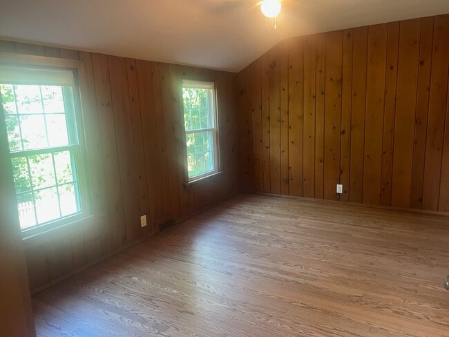 Building Photo - 645 Hi View Ct