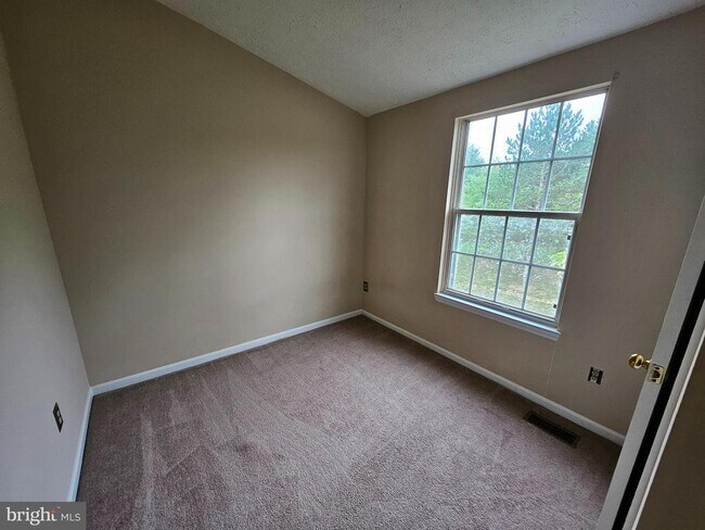 Building Photo - 104 Township Ct