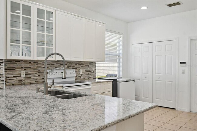 Building Photo - 258 Henley Cir