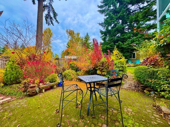 Building Photo - ***MOVE IN SPECIAL!!!*** Fully Furnished 4-bedroom, 2-bath home with Beautiful Backyard in Renton