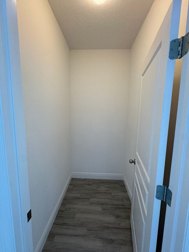Building Photo - 2980 Scarlett Dr