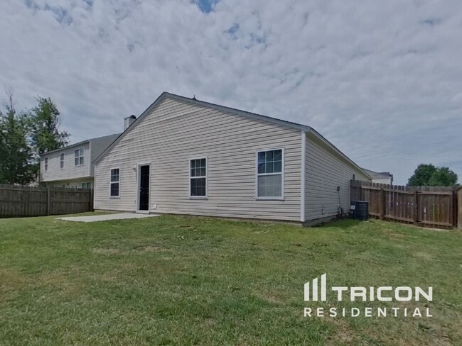 Building Photo - 404 Castle Ridge Dr