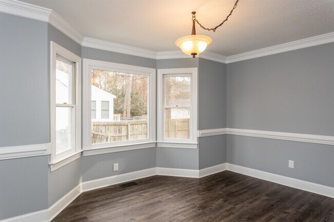 Building Photo - 1719 Centre St W