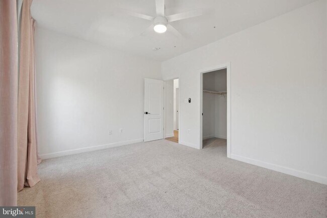 Building Photo - 301 Kingdom Dr