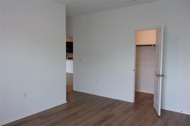 Building Photo - 2725 Louris Ln