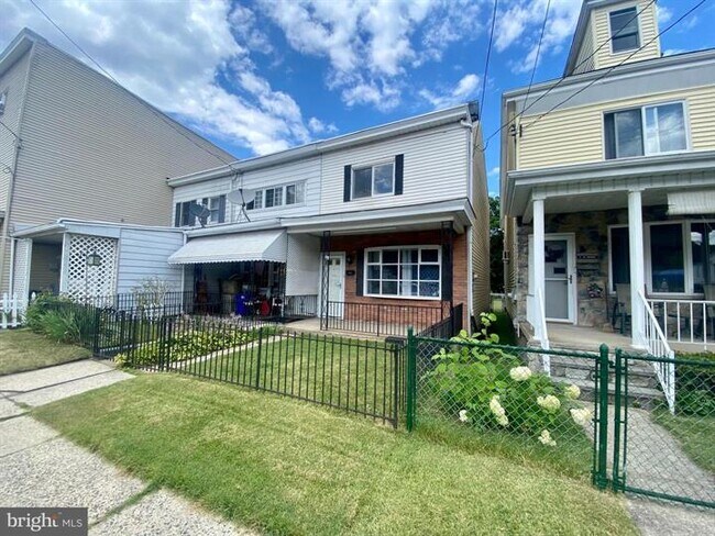 Primary Photo - 229 N 2nd St