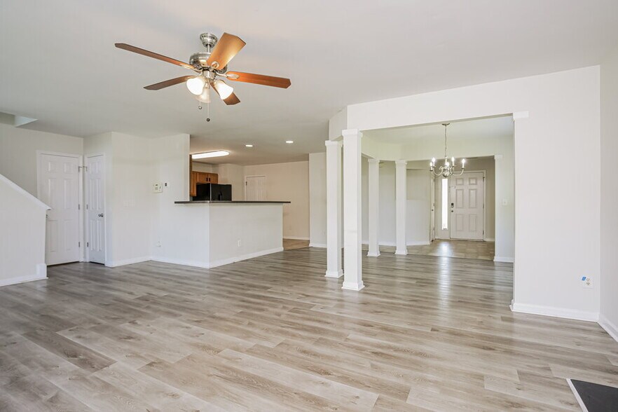 Building Photo - 3771 Burtons Barn St