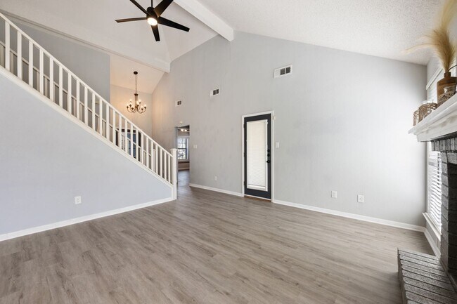 Building Photo - 2109 Boxwood Path