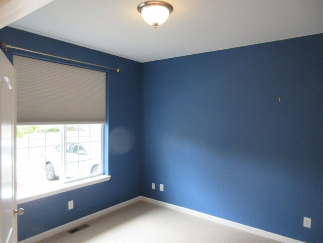 Building Photo - Beautiful Three Bedroom in Silverton