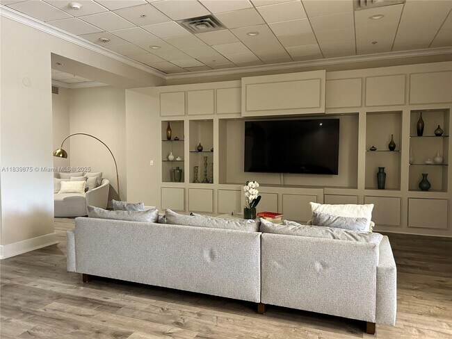 Building Photo - 5600 Collins Ave