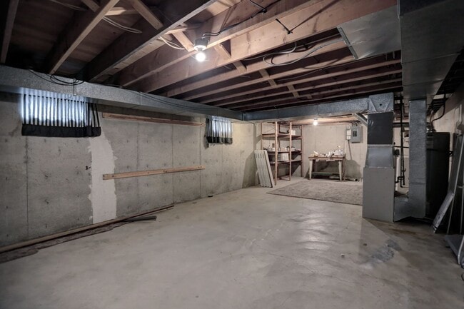 Building Photo - Prime North Spokane Location Near Providence Hospital