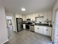 Building Photo - 70 Summer E