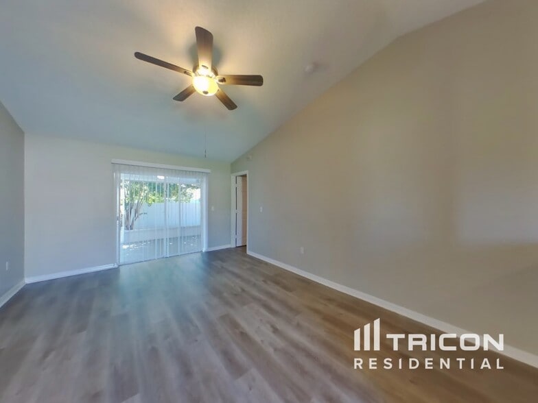 Building Photo - 272 Kings Pond Ave