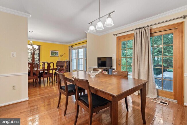 Building Photo - 1719 Larkmeade Dr