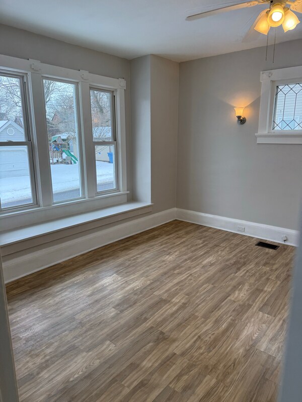 Building Photo - 505 6th St NE