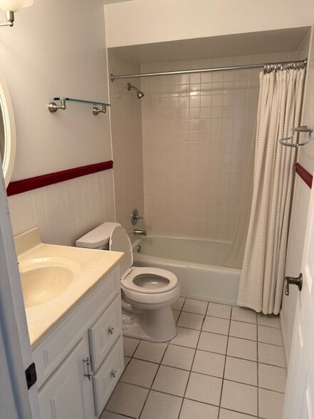 2nd Bathroom - 110 S Dunton Ave