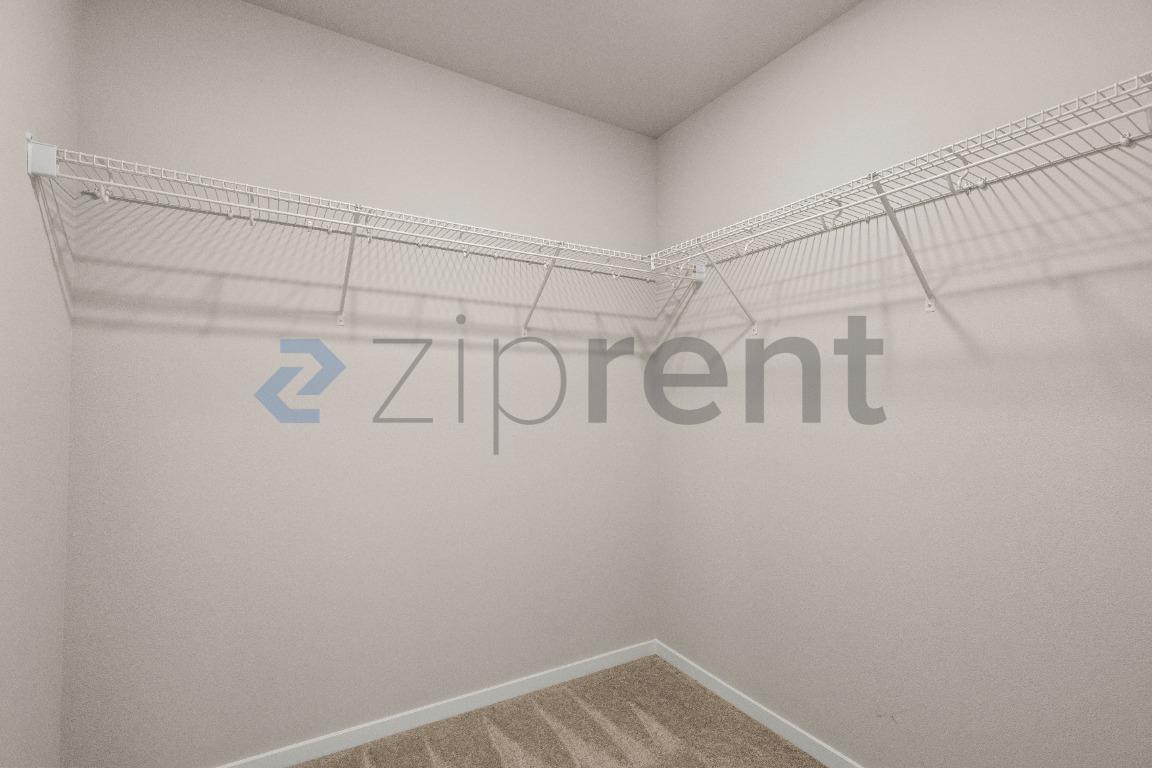 Building Photo - Unit