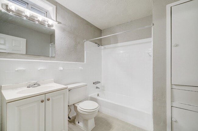 Building Photo - 2202 Park St